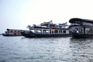 Traditional Kerala-style houseboat with modern amenities – JK Royal Cruise