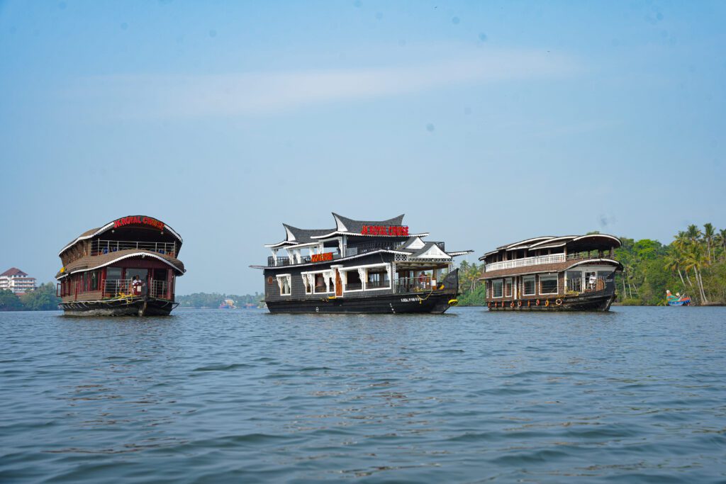 Traditional houseboat in Kollam, Kerala with modern design and comfort – JK Royal Cruise