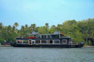 Traditional houseboat in Kollam, Kerala with modern design and comfort – JK Royal Cruise