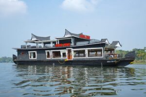 Traditional houseboat in Kollam, Kerala with modern design and comfort – JK Royal Cruise