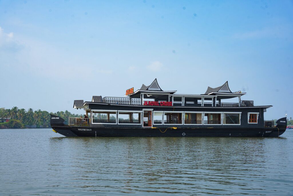 Traditional houseboat in Kollam, Kerala with modern design and comfort – JK Royal Cruise