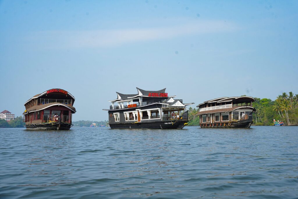 Traditional houseboat in Kollam, Kerala with modern design and comfort – JK Royal Cruise
